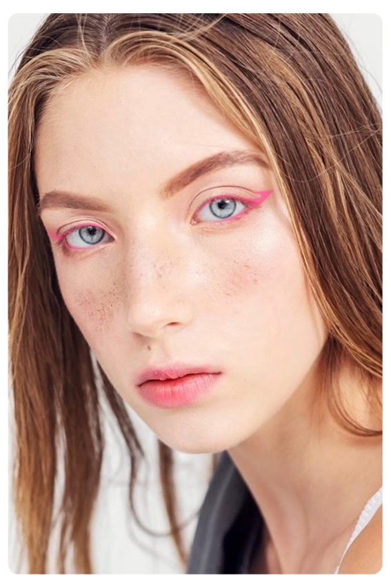 eye makeup example of pink eyeliner